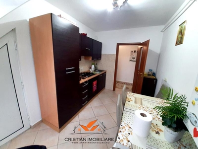 Apartament 2 camere ,decomandat, Cetate-Mercur!