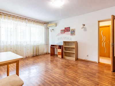 Apartament 3 camere vanzare in bloc de apartamente Bucuresti, Lacul Tei