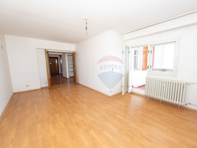 Apartament 3 camere vanzare in bloc de apartamente Bucuresti, Panduri