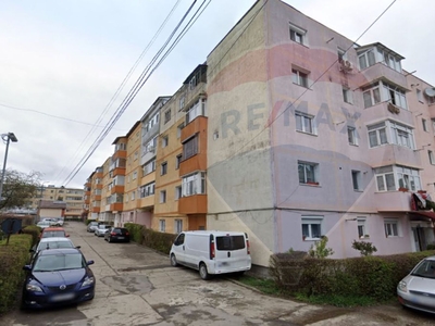 Apartament 4 camere vanzare in bloc de apartamente Bacau, Buhusi, Central