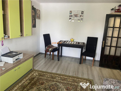 Apartament 4 camere , zona Scoala Ion Bazgan (nr 2 ) , decom