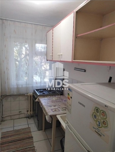 Apartament cu 2 camere linga piata Dacia etaj 2