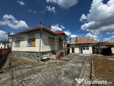 Casa, 4 camere, 645 mp teren, zona Centru - Alba Iulia