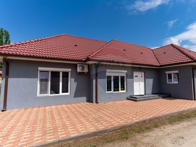 Casavila 4 camere vanzare in Hunedoara, Hateg, Periferie