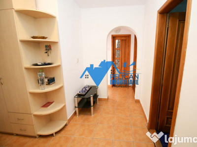 Spitalului, 3 camere, decomandat, renovat, centrala proprie