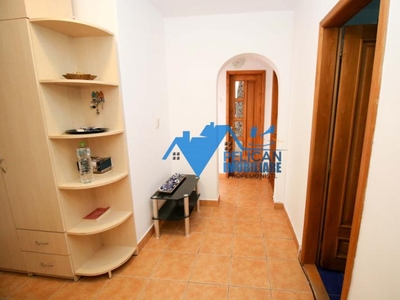 Spitalului, 3 camere, decomandat, renovat, centrala proprie