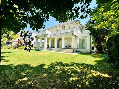 The villa is located in a complex in the Iancu Nicolae area