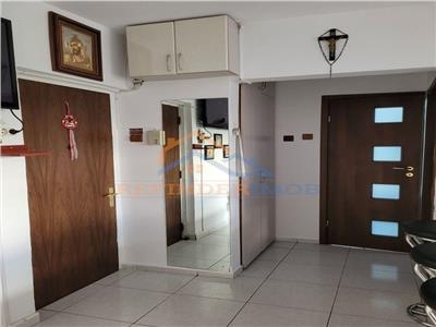 Vanzare Apartament 2 camere, zona Gorjului