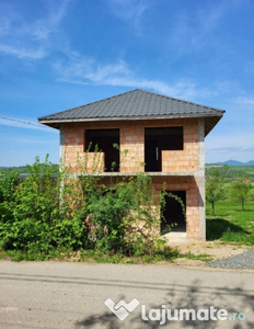 Casa la rosu in Dumbrăvița