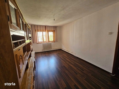 Apartament de doua camere semidecomandate, 45mp, terasa, zona metrou J