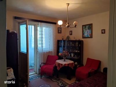 Vand apartament cu 2 camere