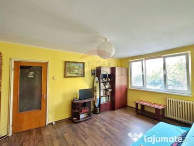 Apartament cu 3 camere de vânzare în zona Ozana