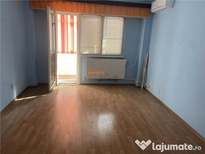 Apartament 3 camere , zona ultracentrala - str Stefan cel Ma