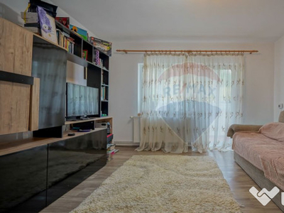 Apartament două camere decomandat la intrare în Răcăd...