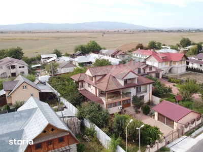 Casă / Vilă comuna Garoafa.