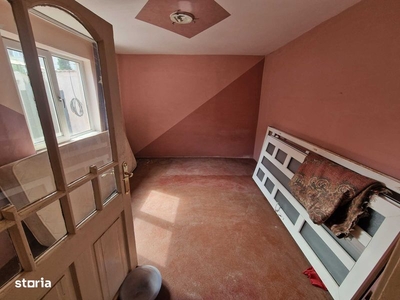 Apartament 3 camere, zona foarte buna.