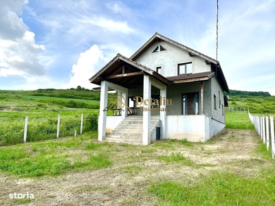 Casa individuala cu 6 camere, P+M, semifinisata, Com. Ciugud