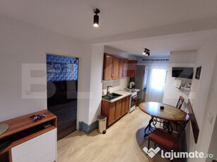 Apartament 3 camere, decomandat, etaj intermediar zona Centr