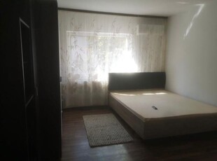 Apartament cu 1 camera, decomandat, etajul 2/4, zona Targu Cucu