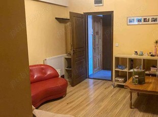 Apartament cu 3 camere de vanzare