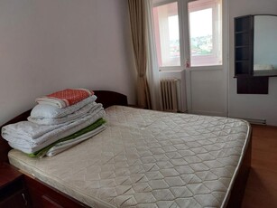 Apartament cu 3 camere, decomandat, zona Centru