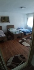 Inchiriere apartament 3 camere, parter, max 7 muncitori