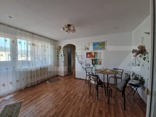 Inchiriere apartament cu 3 camere, zona Bld. Transilvaniei, etaj intermediar