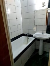 Inchiriez apartamenr cu 3 camere