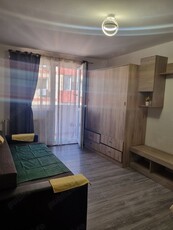 Închiriez apartament cu o camera