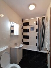 Proprietar, închiriez apartament cu 2 camere, semidecomandat, în zona Lidia (Școala Gen. 25)