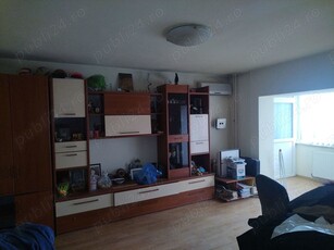 Proprietar, ofer spre vânzare apartament 3 camere, zona centrală