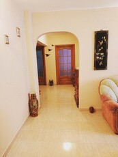 Proprietar vand apt 3 camere, decomandate, etaj 3