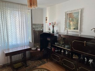 Proprietar vinde apartament 2 camere, etaj 4 din 4, centrala termica, termopan, Roman