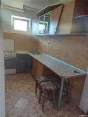 Vând apartament 2 camere, Etaj 4, caramida, zona Piața Sarbilor