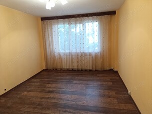 Vand apartament 2 camere ,zona centrală