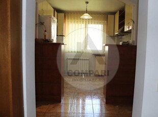 Vand apartament 3 camere Teiul Doamnei