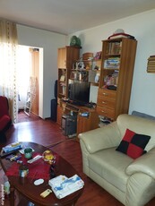 Vând apartament cu 3 camere