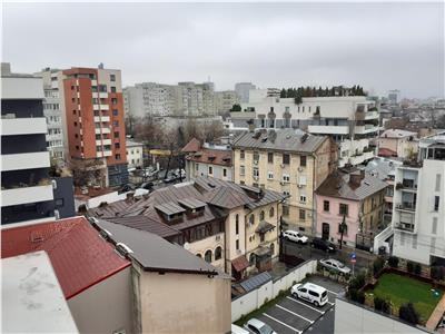 Apartament cu 3 camere de vanzare langa metrou Basarab zona Titulescu