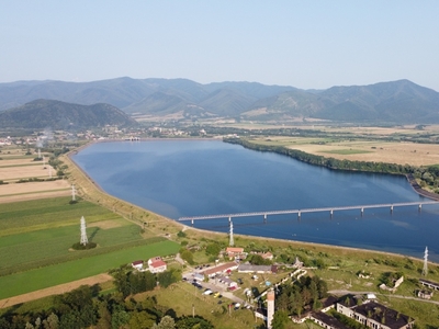 Teren intravilan Hateg, langa CASTEL, PARC si LAC cu utilitati 948mp