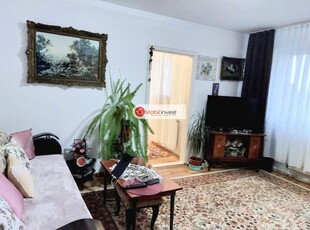 Apartament 2 camere, etaj 3 din 4, zona Cetate