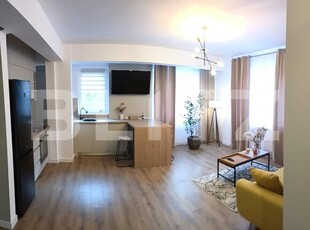 Apartament 3 camere, etaj intermediar, zona Teilor