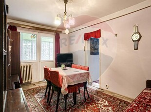 Apartament cu 3 camere de vanzare in zona Aradul Nou