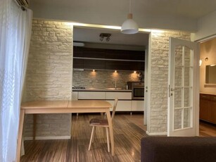 Apartament spre inchiriere de 2 camere, Decomandat, zona Muzeul Apei