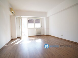 Inchiriere apartament 3 camere Universitate Inchiriere apartament 3 camere Renovat