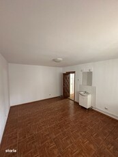 Inchiriez apartament 4 camere , central