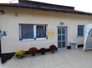 Inchiriez casa in Hunedoara, zona Castel, teren 367 mp