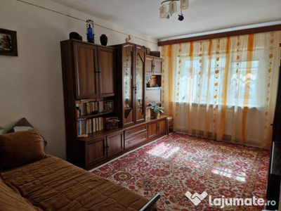 Apartament cu 3 camere decomandate Zona George Enescu