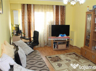 Apartament 3 camere de inchiriat zona Peco