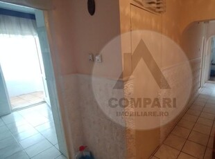 Apartament 3 camere de vanzare