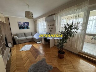 Apartament 3 camere decomandat in Cetate 72 mp si boxa